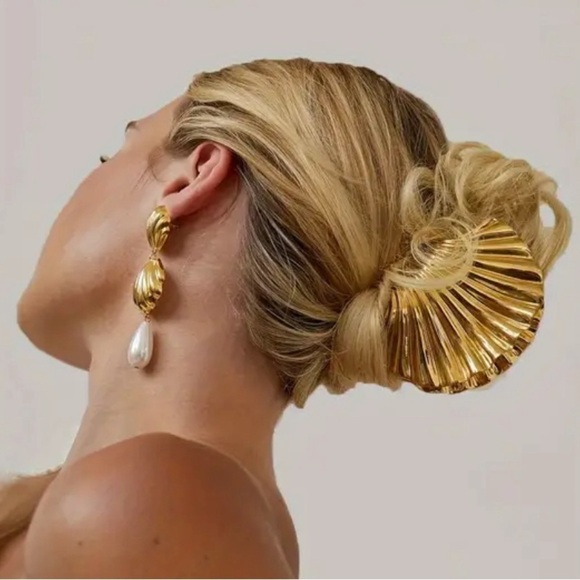 Luxe Large Gold Hair Clip Claw New ✨✨💕💕 - Picture 1 of 6